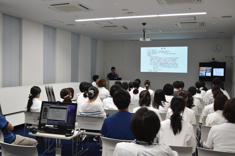 Cancer Boardでは当院と県立中央病院･三好病院･海部病院・徳島市民病院をネット回線で繋いで開催しています。各病院から質疑応答など行い、病院間の連携を行っております。