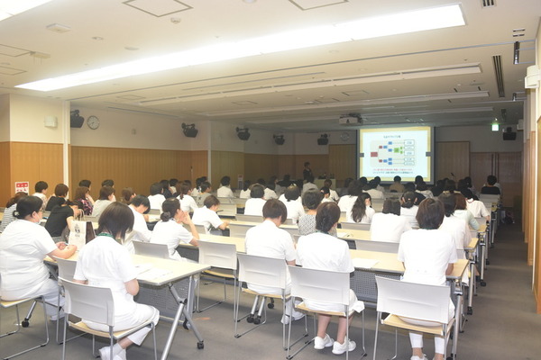 看護師・メディカルスタッフ対象の緩和ケア研修会を開催しました。