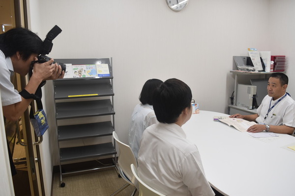島田教授が徳島新聞社の取材を受けました。